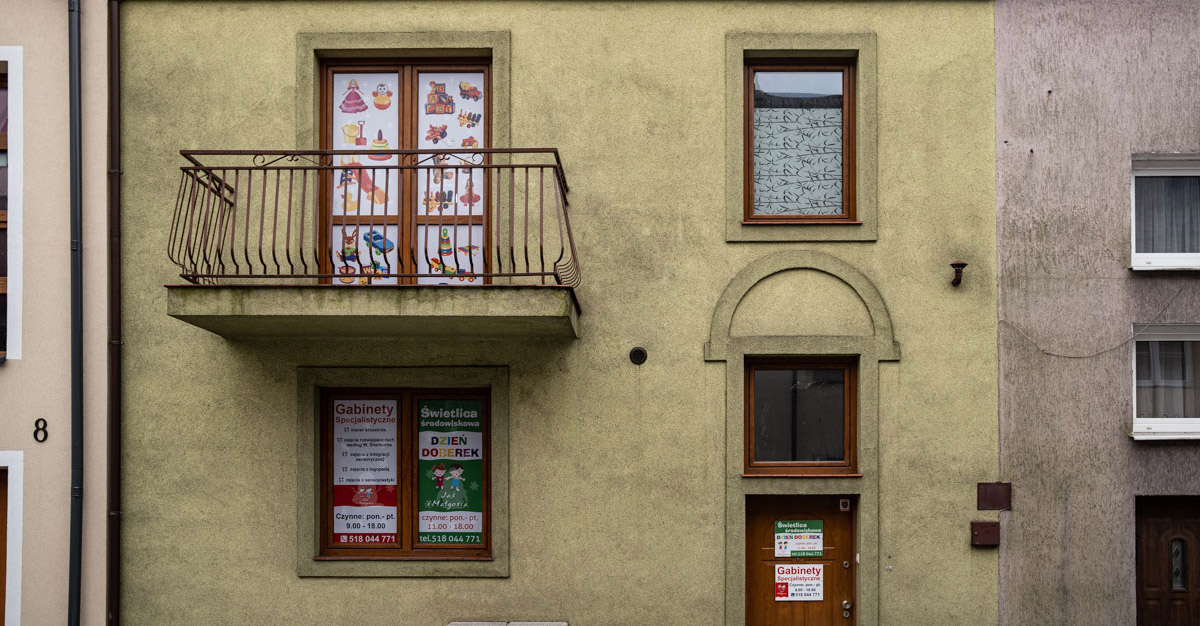 Nowoczesny budynek świetlicy.
